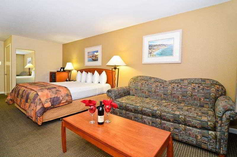 Best Western Plus Capitola By-The-Sea Inn & Suites Room photo
