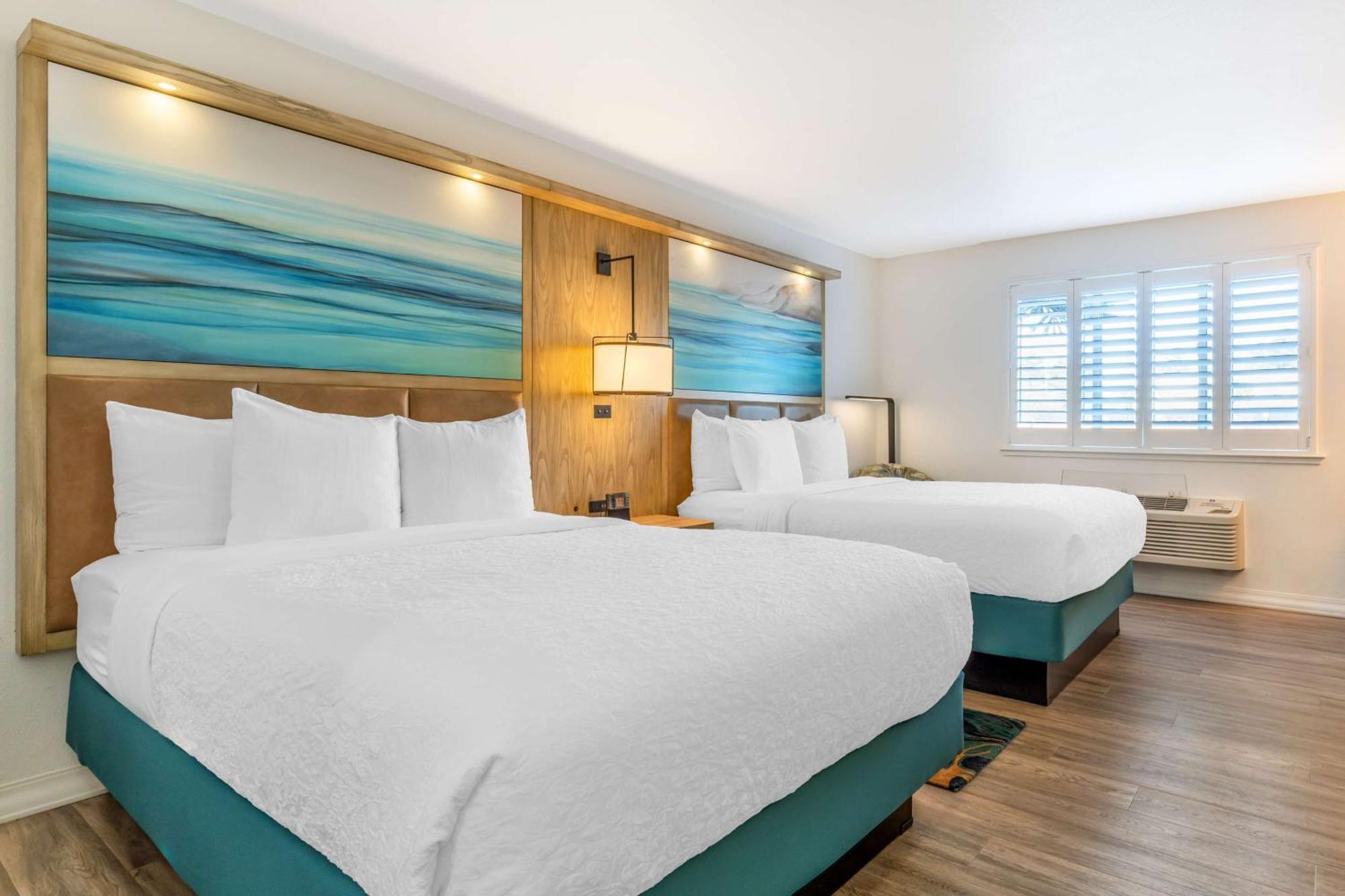 Best Western Plus Capitola By-The-Sea Inn & Suites Room photo