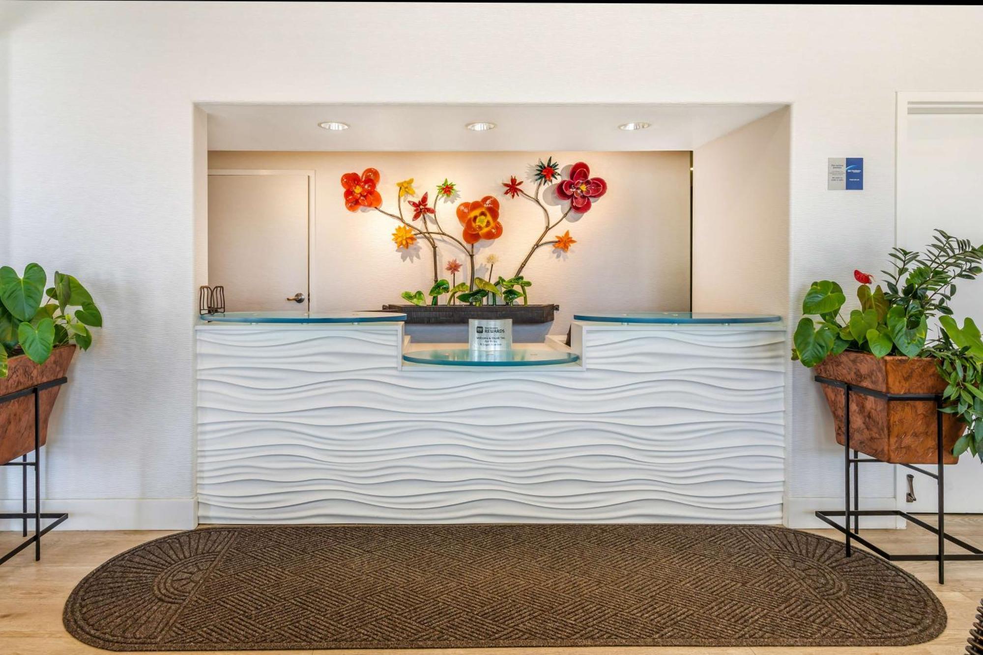 Best Western Plus Capitola By-The-Sea Inn & Suites Exterior photo