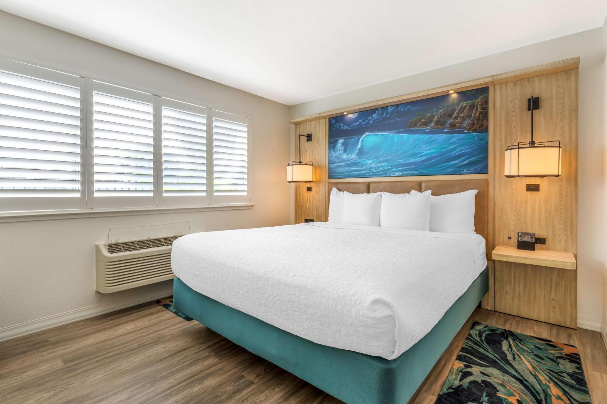Best Western Plus Capitola By-The-Sea Inn & Suites Room photo