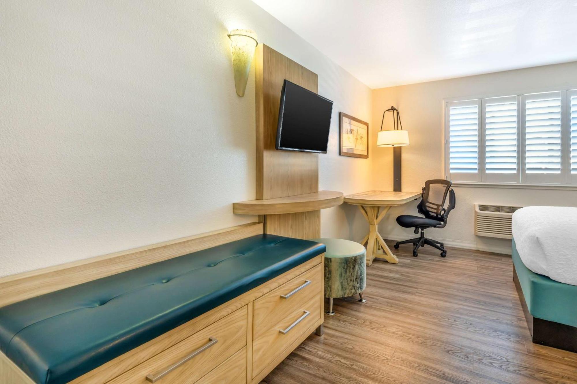 Best Western Plus Capitola By-The-Sea Inn & Suites Room photo