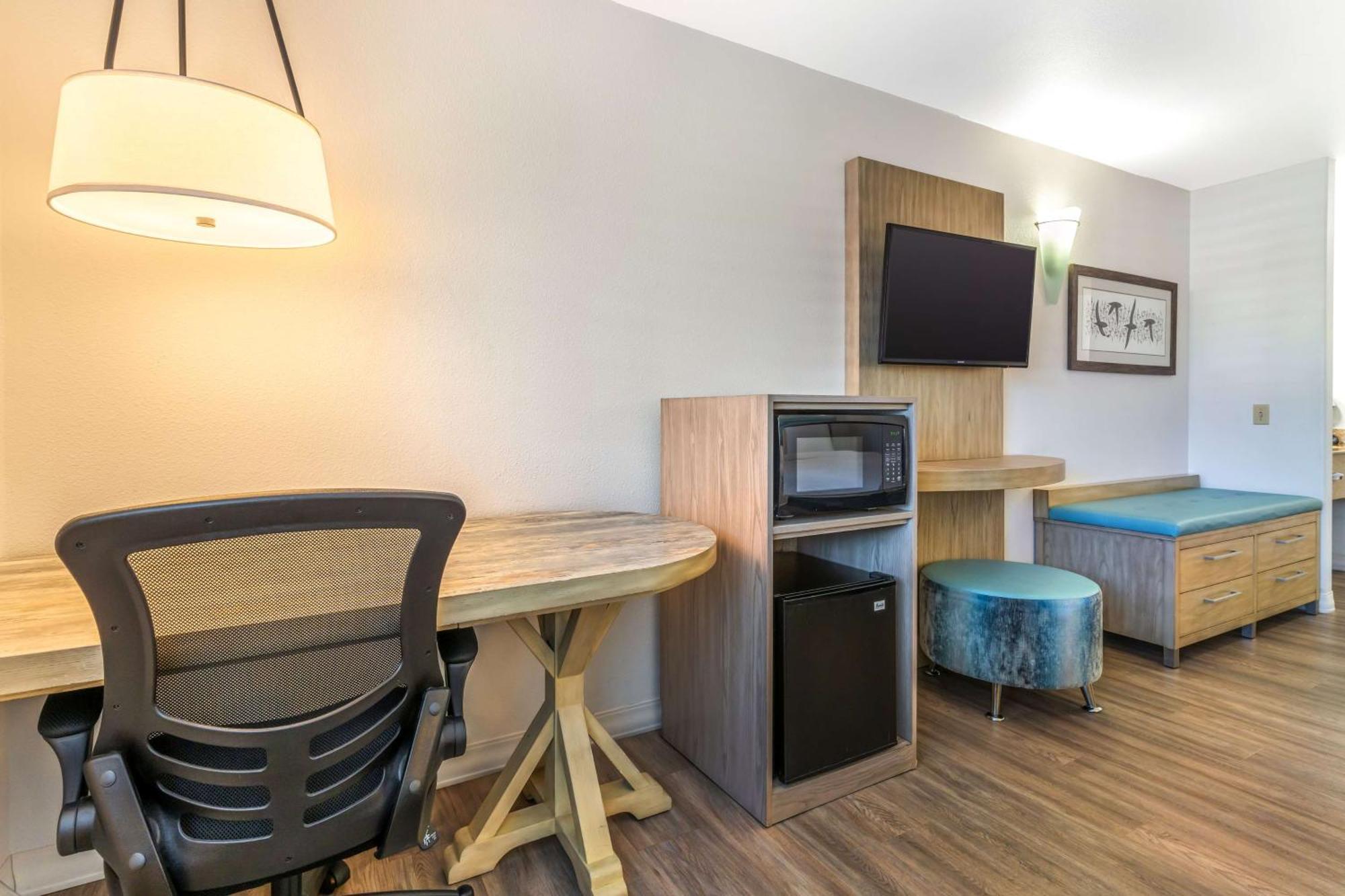 Best Western Plus Capitola By-The-Sea Inn & Suites Room photo