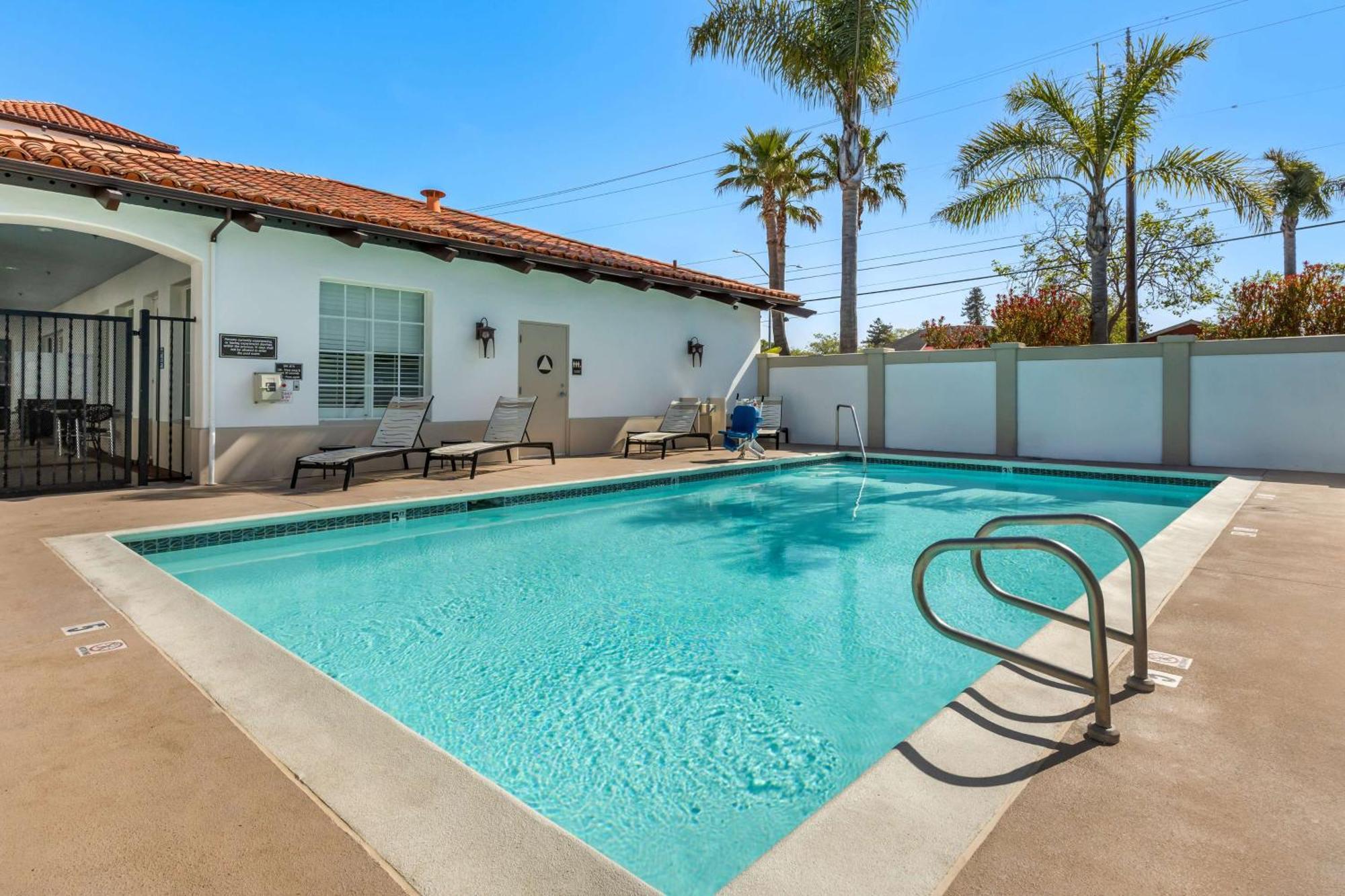Best Western Plus Capitola By-The-Sea Inn & Suites Exterior photo