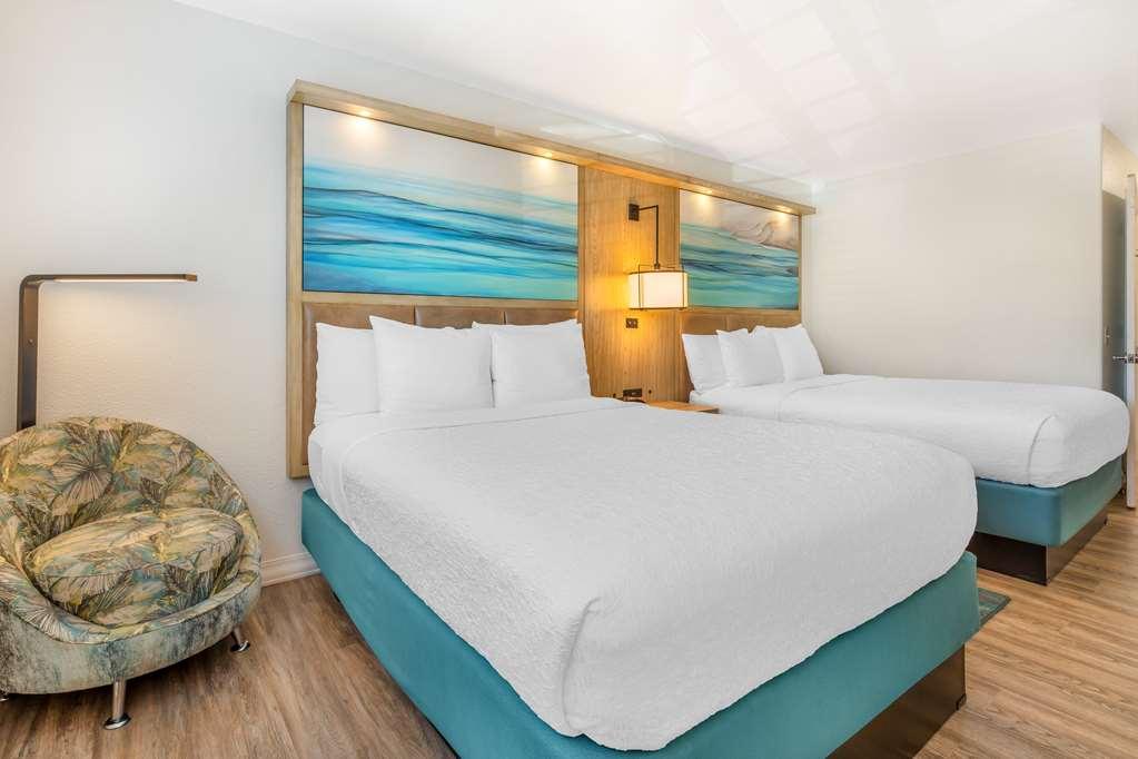 Best Western Plus Capitola By-The-Sea Inn & Suites Room photo